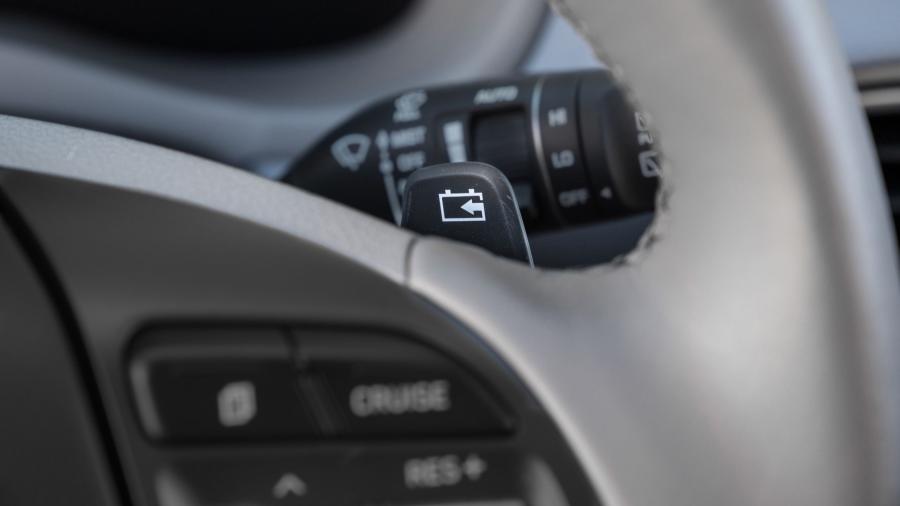 Детали интерьера Hyundai Kona Electric (OS) 2018 года  (NA) (фото 50 из 55)